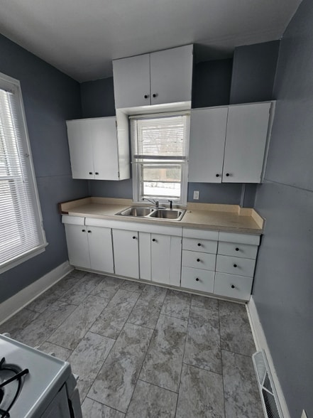 Building Photo - 842 Capital Ave NE