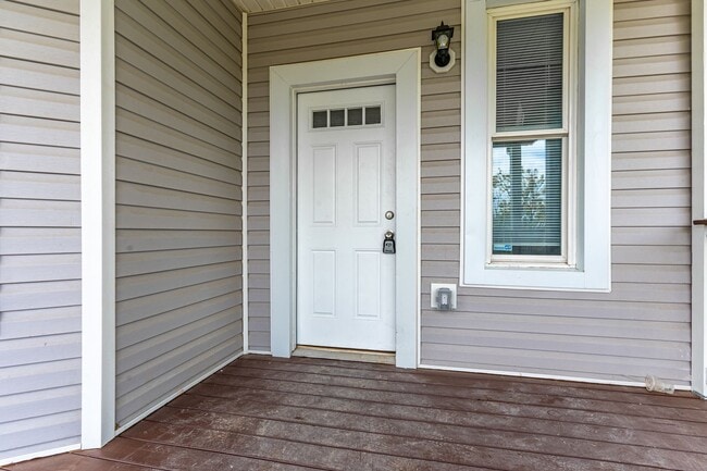 Building Photo - Spacious 6-Bedroom Home – Perfect for Large Families or Groups!