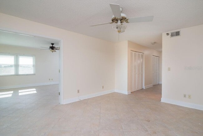 Building Photo - 160 Columbia Dr