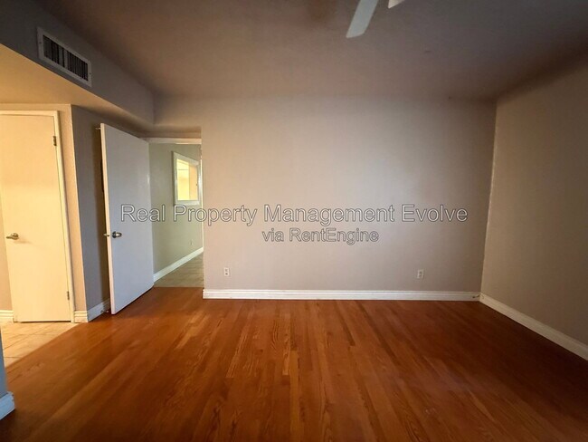 Building Photo - 4554 E Paradise Village Pkwy N