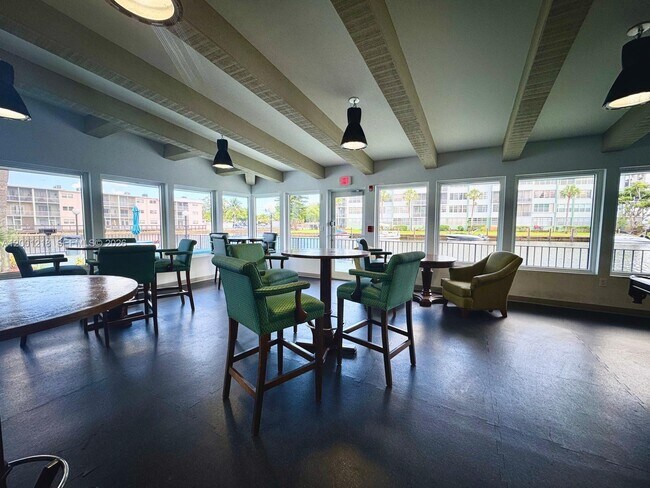 Building Photo - 2741 Taft St