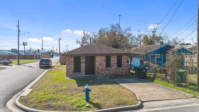 Building Photo - 1430 E 32nd 1/2 St