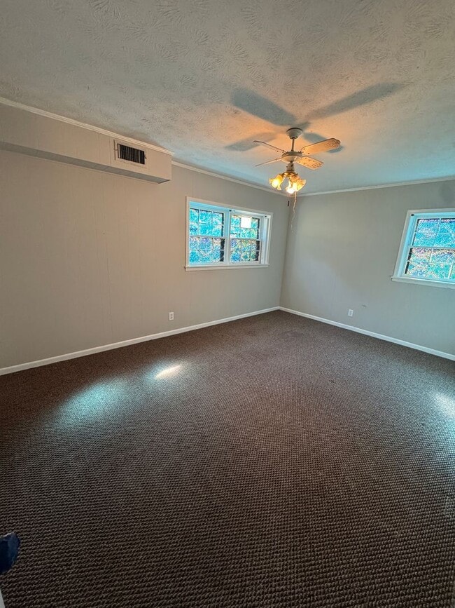 Building Photo - 6304 Sherwood Dr