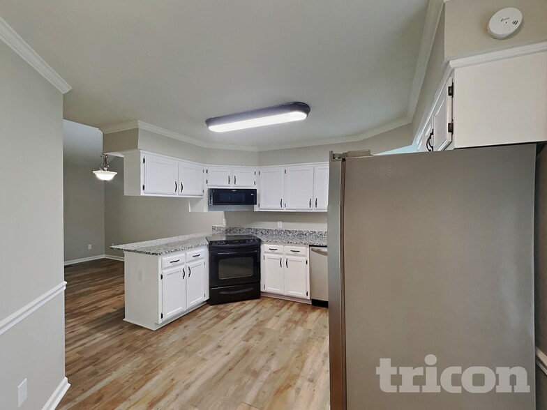 Building Photo - 210 Rollingwood Ct