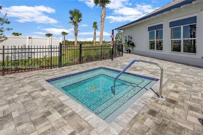 Building Photo - 400 SE Mulberry Wy