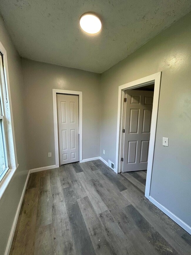 Building Photo - SPECIAL OFFER !! Cozy 2-Bedroom Home in Cleveland / Pet-Friendly / Vouchers Accepted / Available ...