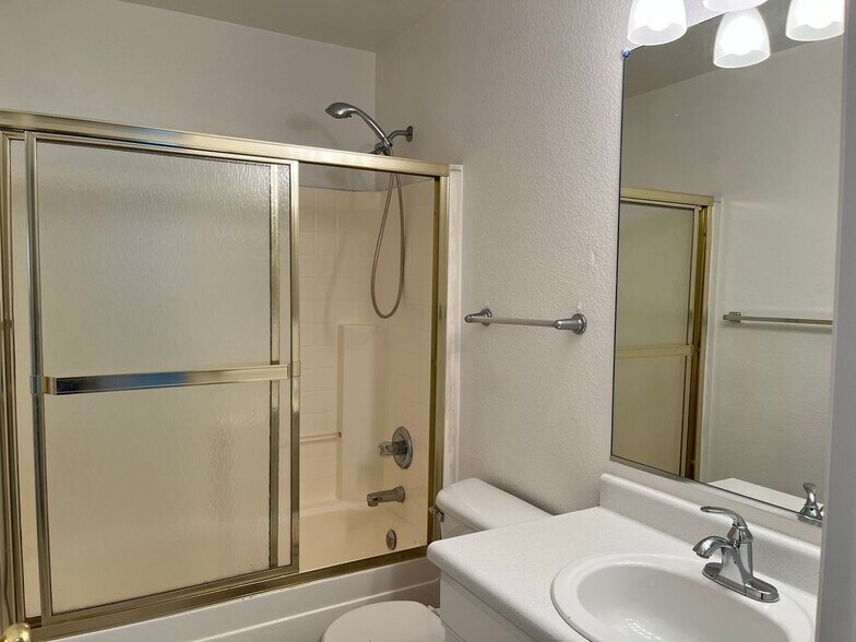 Building Photo - 2403 E Palm Beach Dr