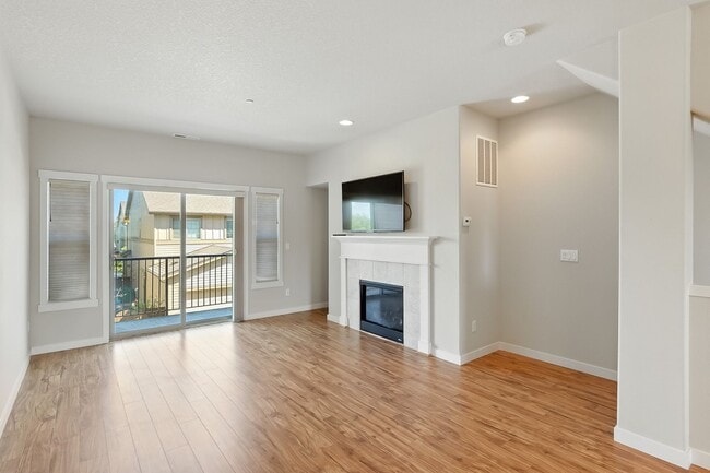 Building Photo - Beautiful 2-Bedroom, 2.5-Bath Townhome wit...