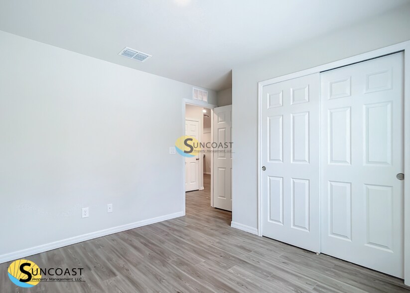 Building Photo - 1145 S Apopka Ave