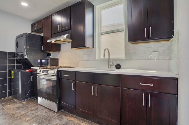 Building Photo - 73 Wales Ave