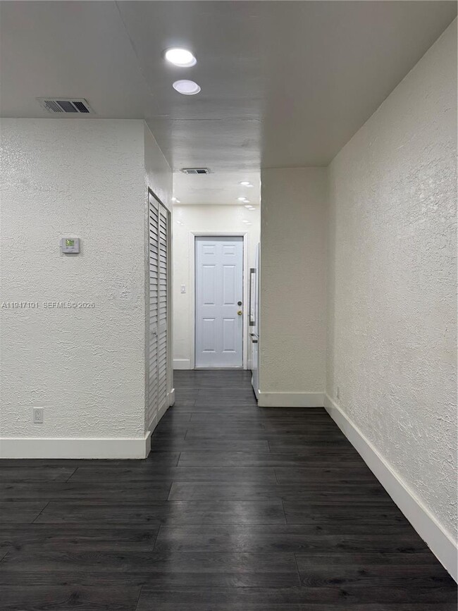 Building Photo - 522 NW 13th Ave