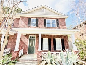 Building Photo - 207 Ivy Park Ln