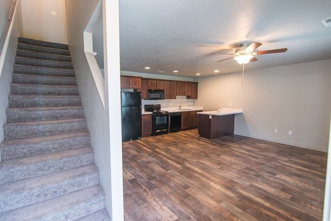 Building Photo - Amazing Townhome in Edgewater Community