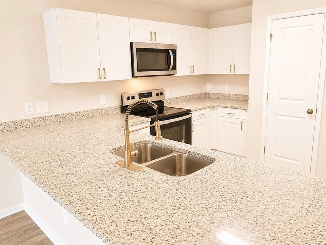 Building Photo - 15674 Briar Forest Dr