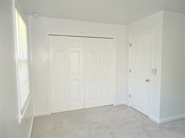 Building Photo - 1005 Ayres Ct