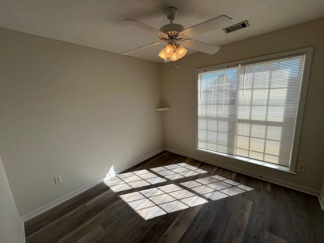 Building Photo - Discover the Perfect Blend of Comfort and Convenience