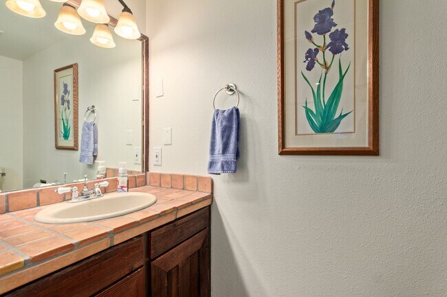 Building Photo - RESORT Style FULLY-FURNISHED Condo in Paradise Valley - 4 bedroom / 2.5 bath