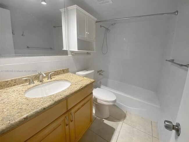 Building Photo - 6886 N Kendall Dr