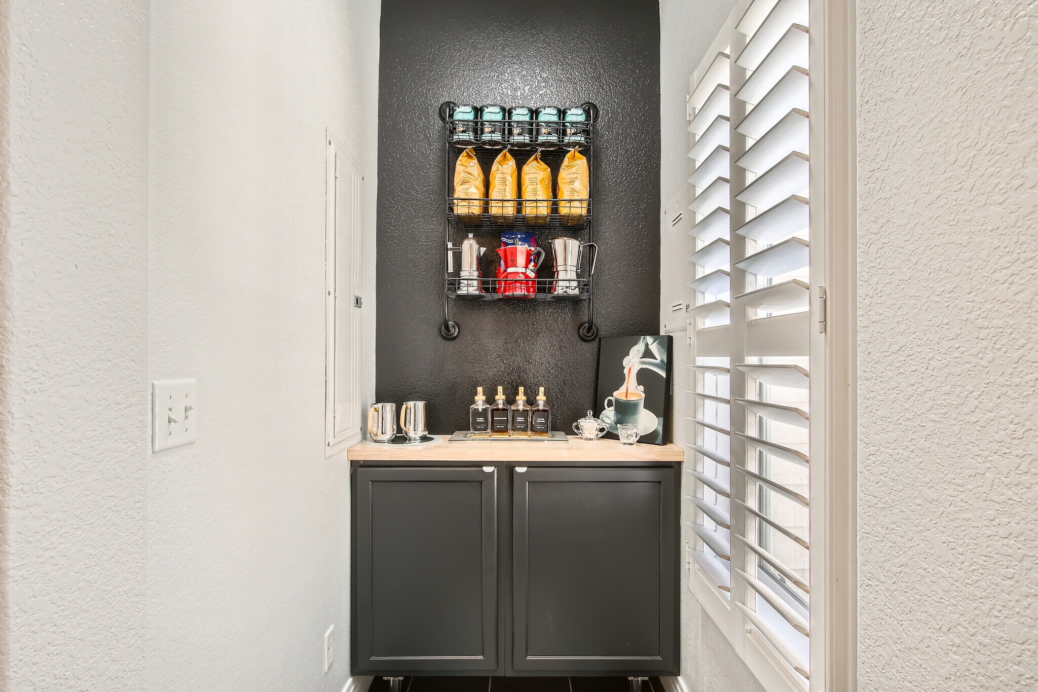Beverage Bar - 7349 Lowell Blvd