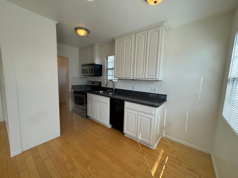 Building Photo - 7021 Flight Ave