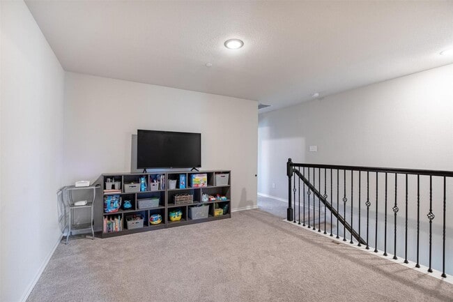 Building Photo - 2308 Davenport Dr