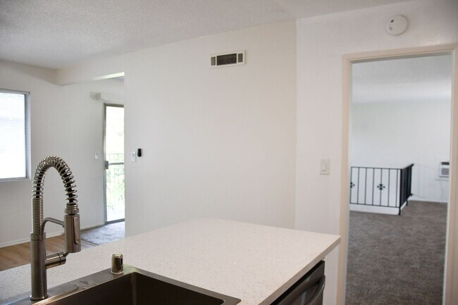 Building Photo - Tularosa (344) West