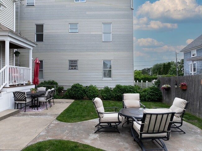 Building Photo - 522 Slade St