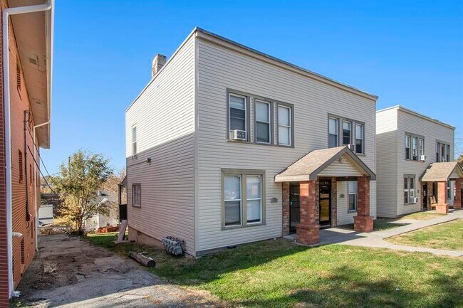 Building Photo - 530 S 30th St