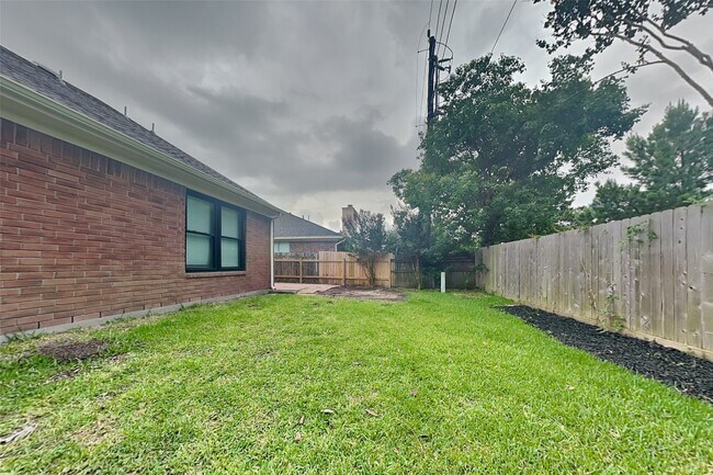 Building Photo - 7102 Blanco Pines Dr