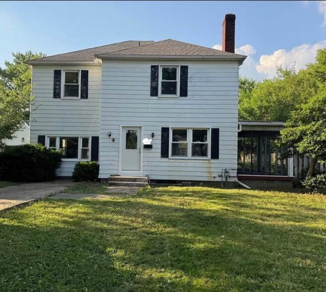 Building Photo - 2116 Poplar St