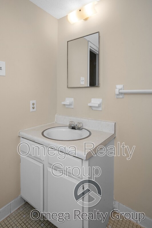 Building Photo - 425 Oakwood Ave