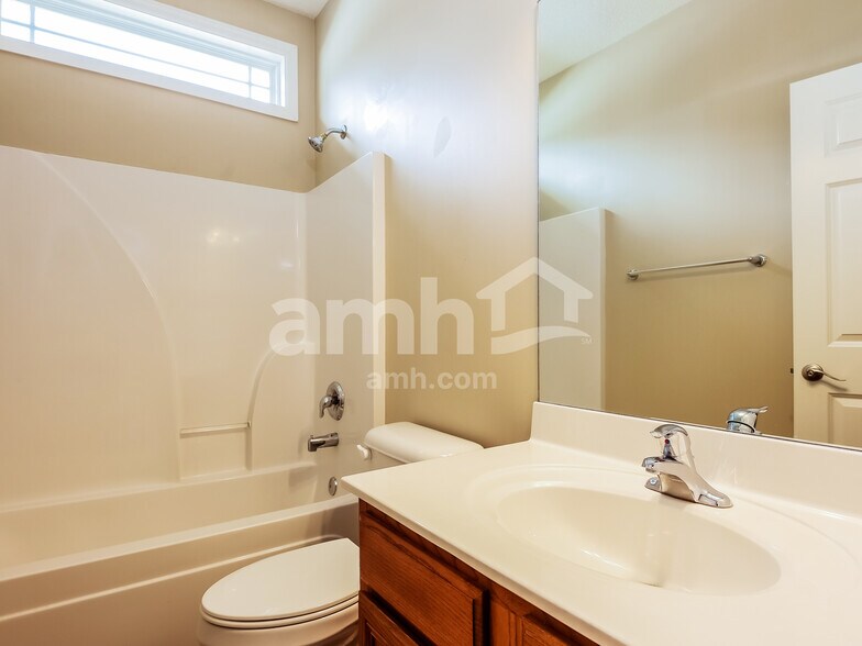 Building Photo - 7 Wyndham Dr