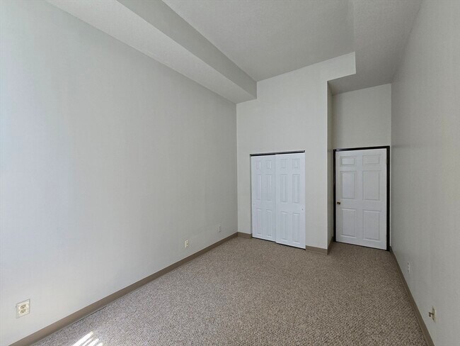 Building Photo - 130 Beach St