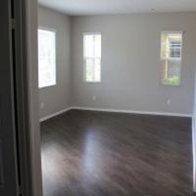 Building Photo - 3 Bedroom Condo for Rent in Murrieta