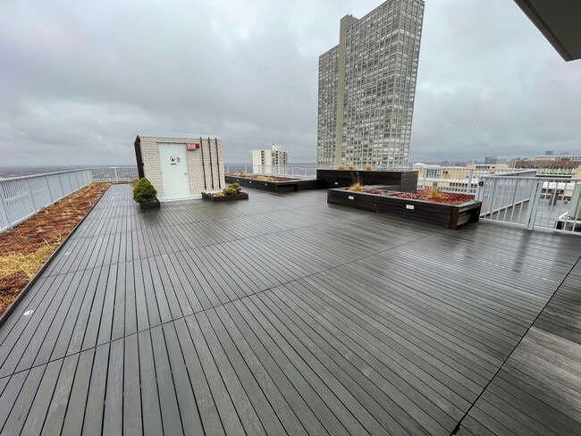 Building Photo - 3900 N Lake Shore Dr