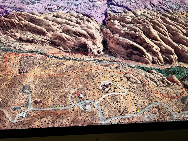 Building Photo - Custom Adobe style home in exclusive Navajo Ridge