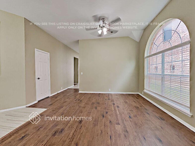 Building Photo - 2828 Thorncreek Ln