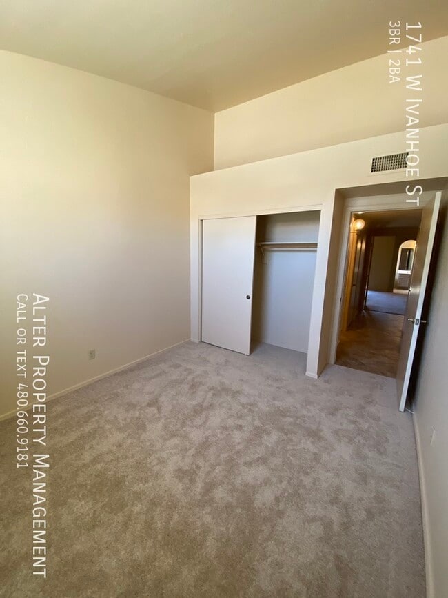 Building Photo - 1741 W Ivanhoe St