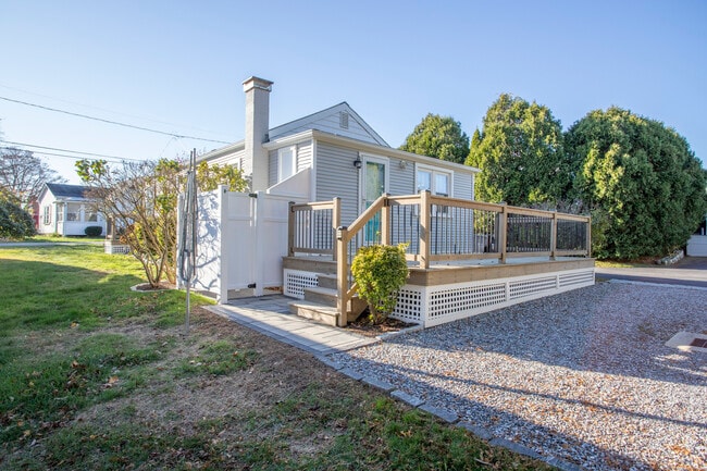 Building Photo - 10 Dorothy Rd