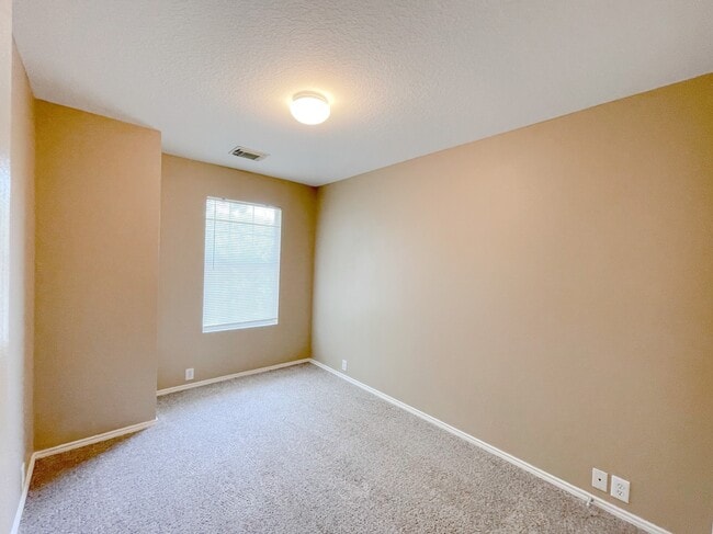 Building Photo - 23742 Pebworth Pl