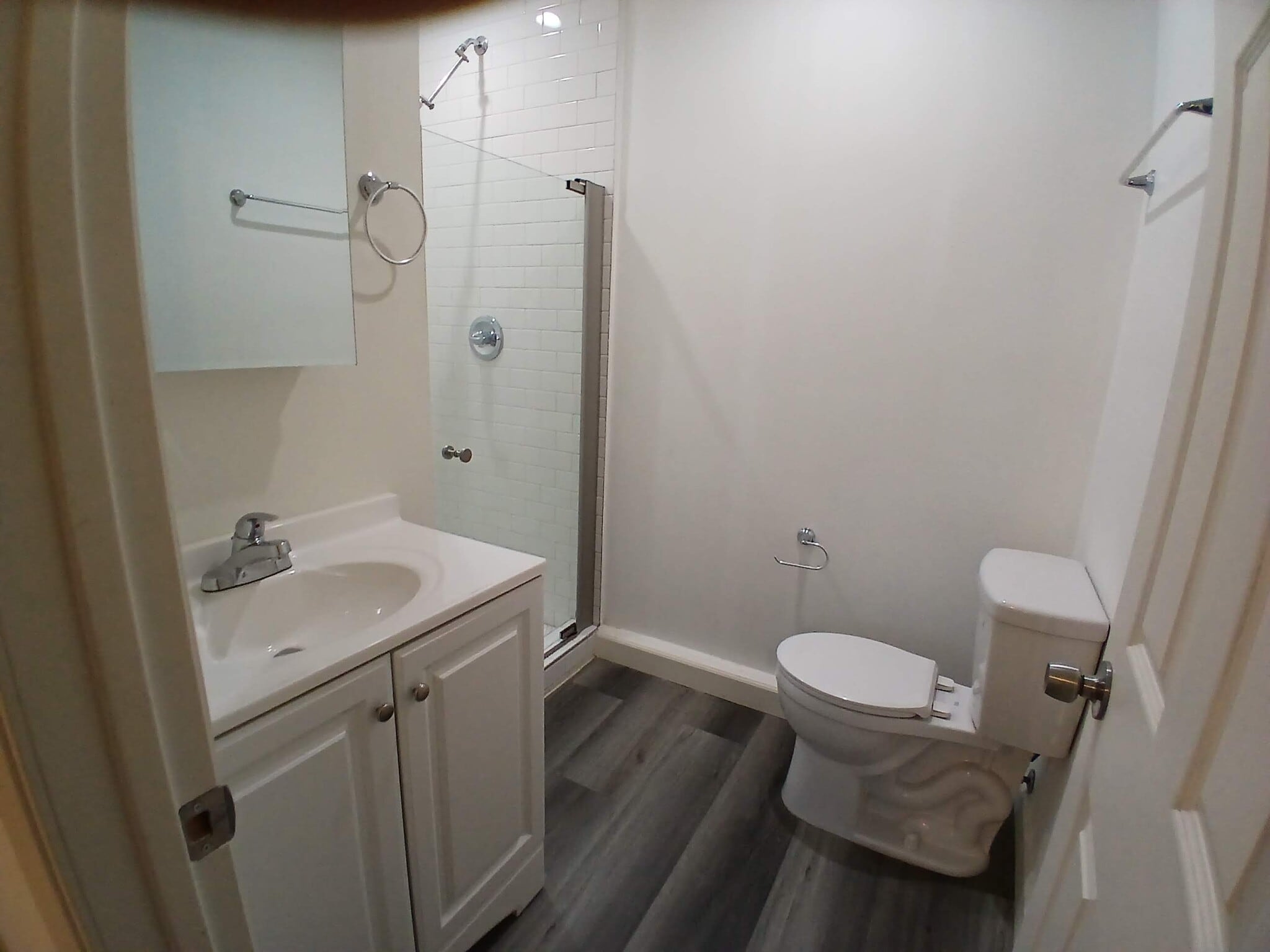 Bathroom - different angle - 17244 Kingsbury St