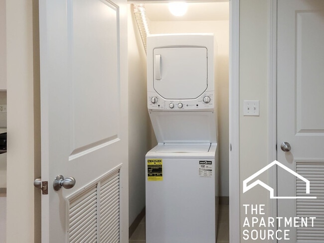 Building Photo - 1829 W Leland Ave