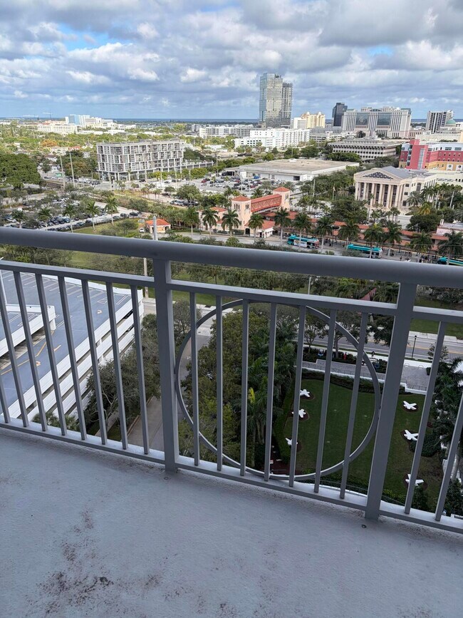 Building Photo - 300 S Australian Ave