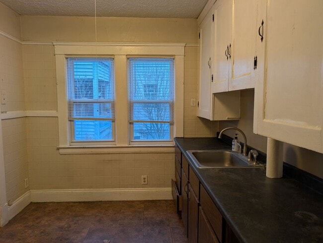 Building Photo - 3160 Meadowbrook Blvd