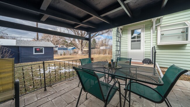 Building Photo - Charming rancher in Bonnyville neighborhood