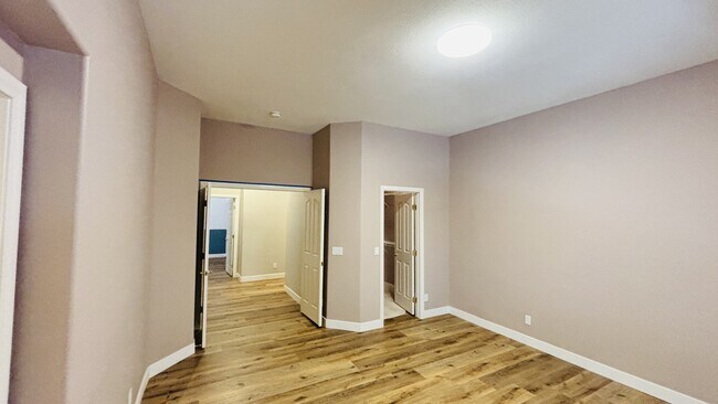 Building Photo - 917 Coldwater Falls Way