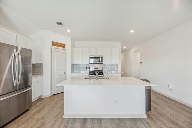 Building Photo - 241 Sweetwater Crk Ln