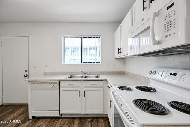 Building Photo - 5010 N 22nd Ave