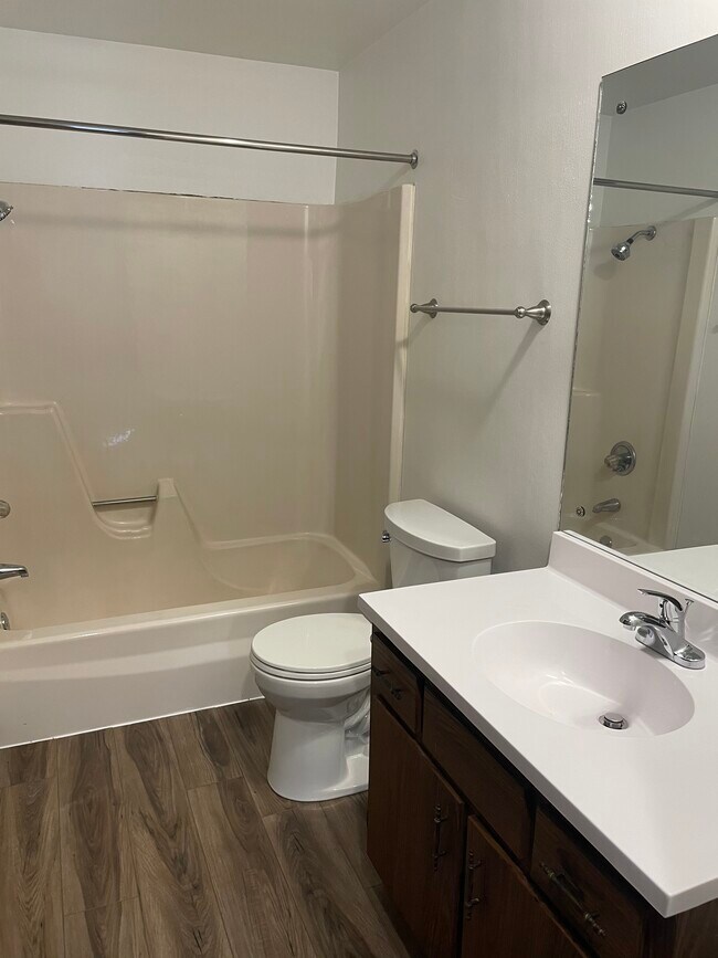 Bathroom - 1706 Commerce St