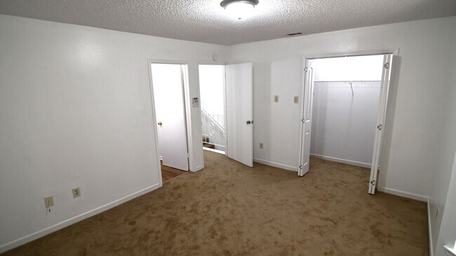 Building Photo - Charming 2-bedroom, 2.5-bathroom home located in Baton Rouge